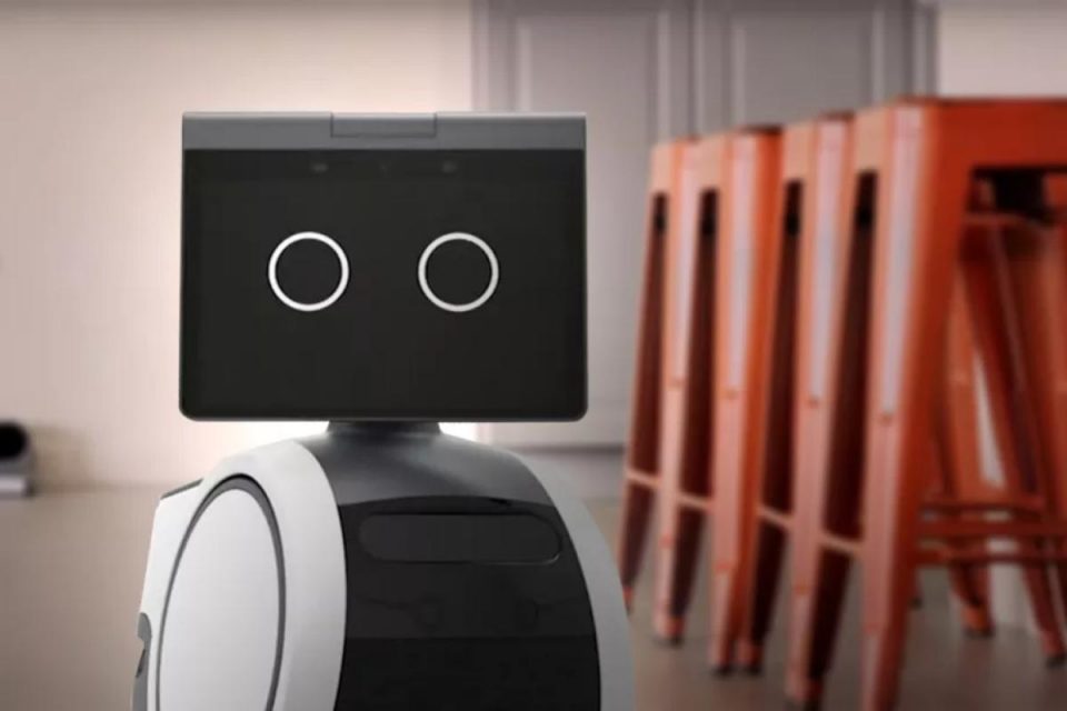 Amazon intraprende la strada dei robot domestici con Astro