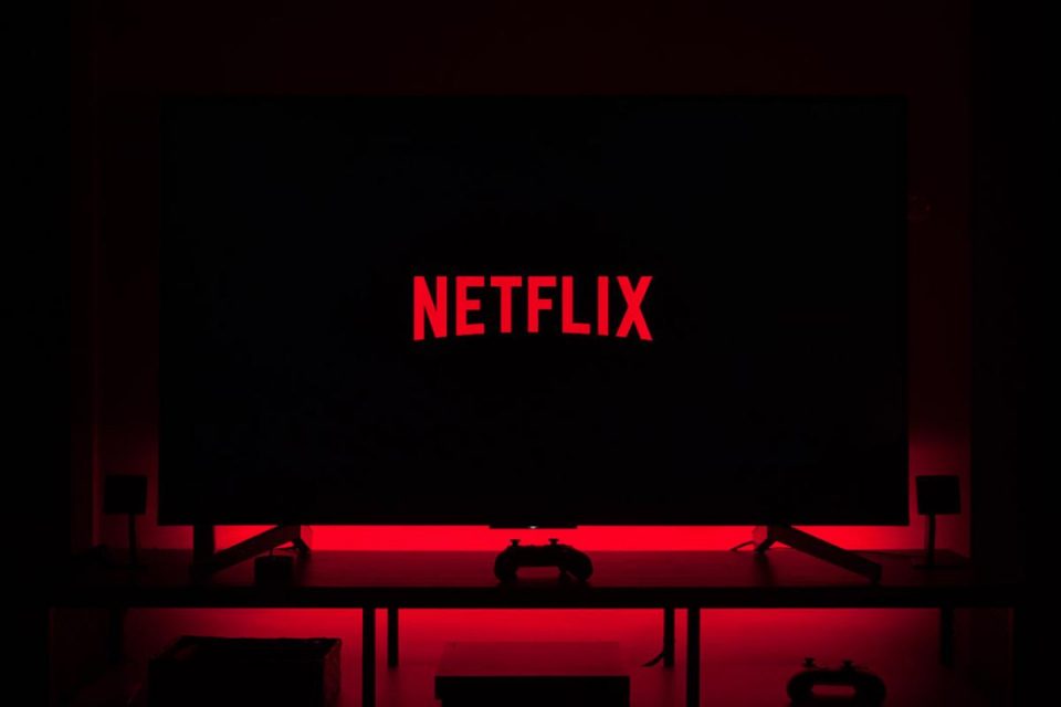 Anche Netflix sta pensando a un nuovo abbonamento più economico ma con pubblicità